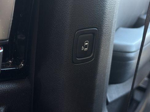 Used 2025 Kia Carnival SX Prestige FWD image 28