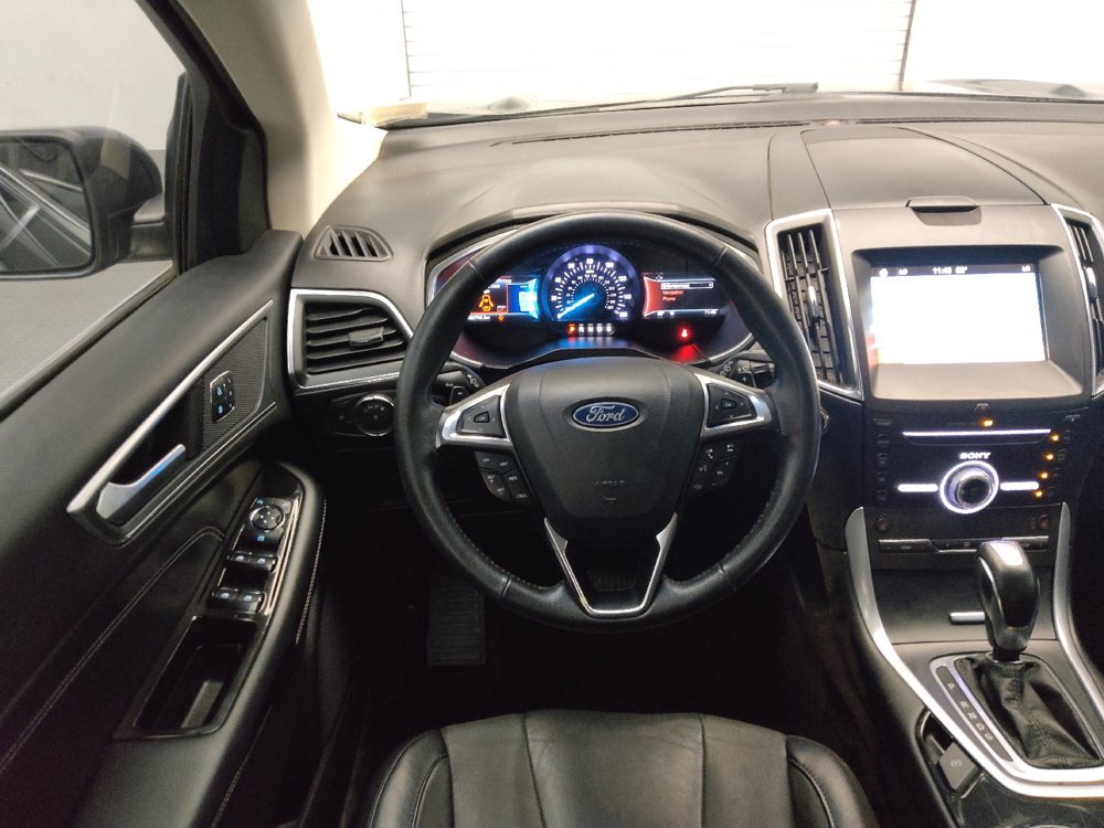 Used 2018 Ford Edge Titanium w/ Technology Package FWD image 22