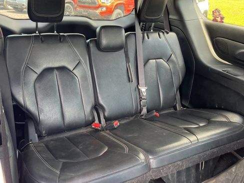 Used 2022 Chrysler Pacifica Touring-L w/ Uconnect Theater Family Group FWD image 16