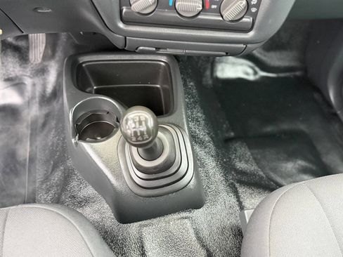 Used 2003 GMC Sonoma SL w/ Convenience Package image 68