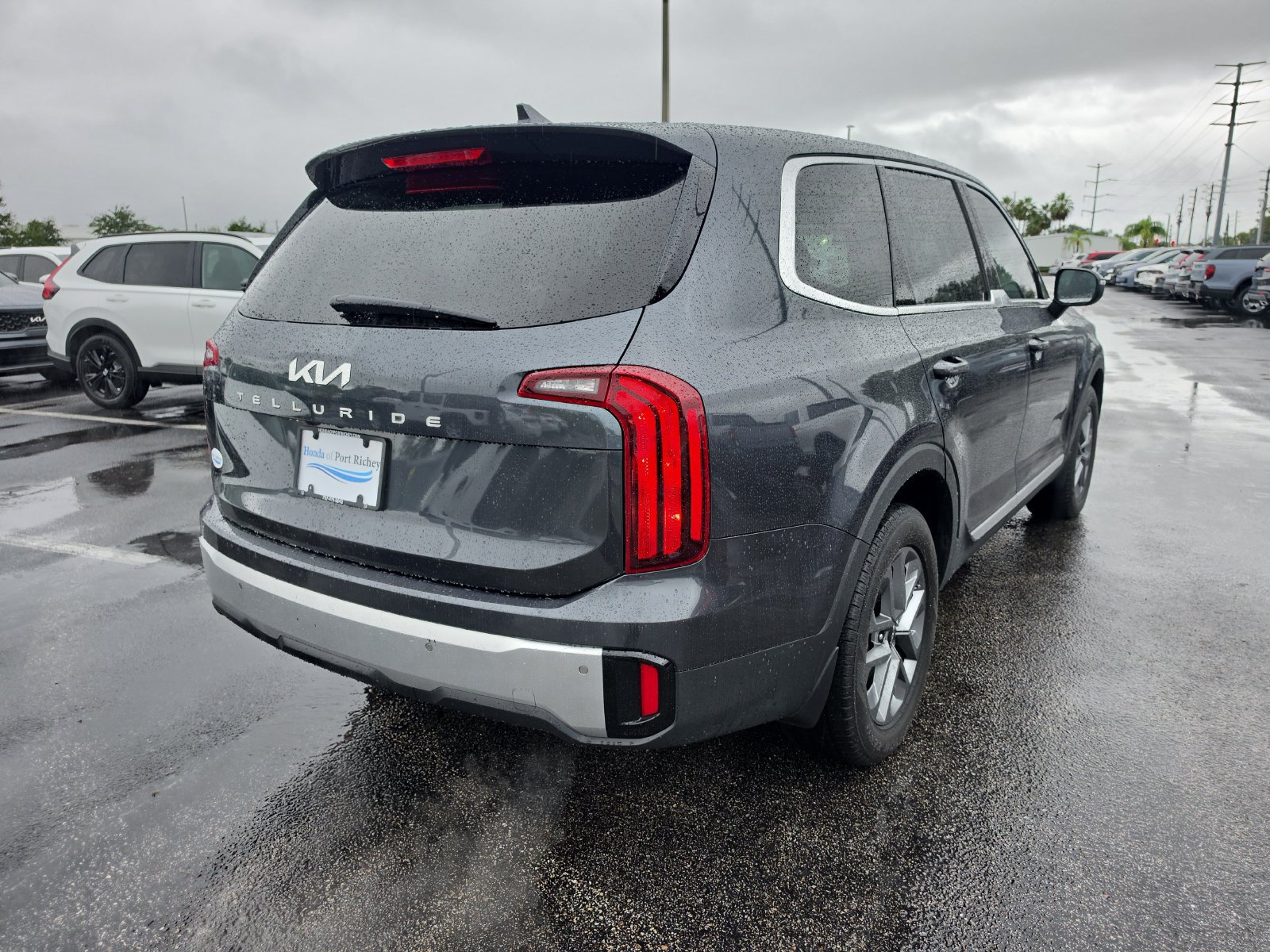 Used 2024 Kia Telluride LX FWD image 4
