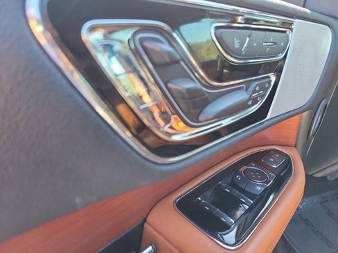 Certified 2020 Lincoln Navigator L Reserve w/ Luxury Package image 24