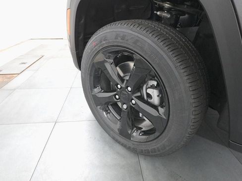 New 2025 Jeep Grand Cherokee L Altitude image 29