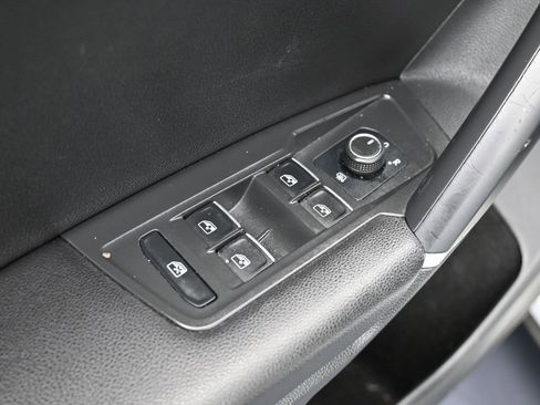 Used 2020 Volkswagen Tiguan SE R-Line image 27