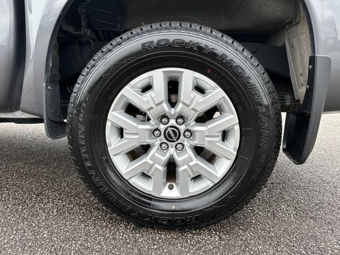 Certified 2022 Nissan Frontier SV image 19