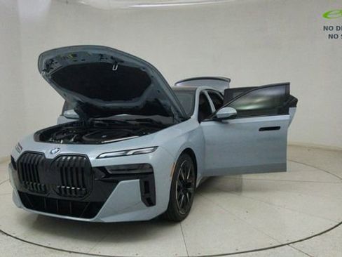 Used 2024 BMW 740i xDrive w/ Premium Package image 78