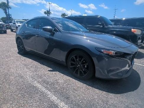 Used 2022 MAZDA MAZDA3 s FWD image 2