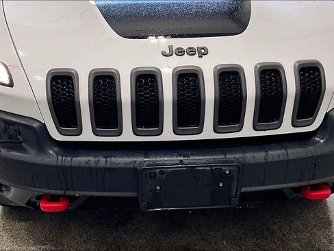 Used 2016 Jeep Cherokee Trailhawk w/ Leather Interior Group AWD/4WD image 32