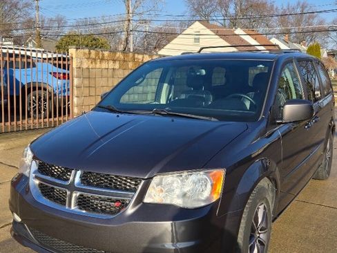 Used 2016 Dodge Grand Caravan SXT image 5