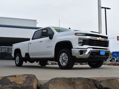Used 2026 Chevrolet Silverado 2500 LT image 3