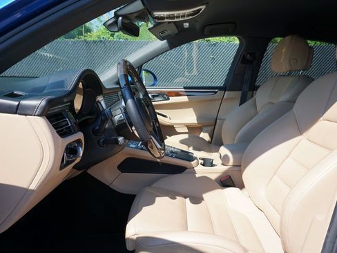 Used 2019 Porsche Macan AWD/4WD image 9