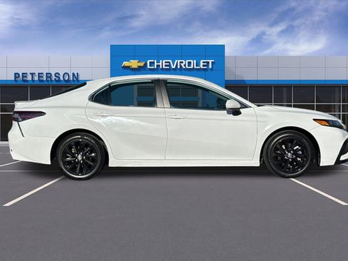 Used 2024 Toyota Camry SE FWD image 3