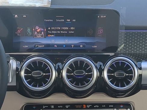 Used 2025 Mercedes-Benz GLB 250 GLB 250 image 17