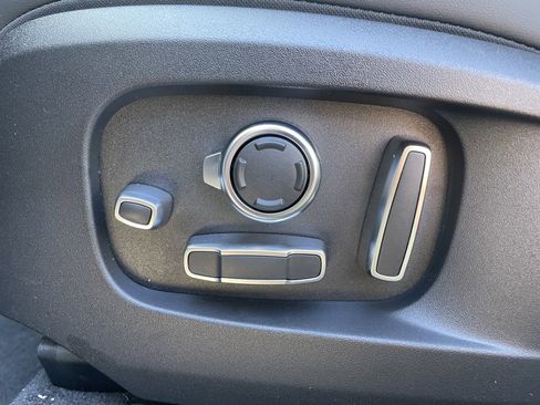 Used 2025 Jaguar F-PACE R-Dynamic S image 19