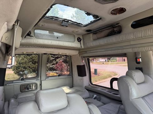 Used 2002 GMC Savana 1500 w/ SLE Marketing Option Pkg 3 RWD image 11