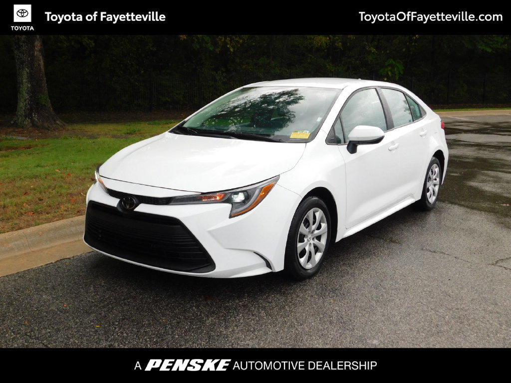 Used 2025 Toyota Corolla LE FWD image 1