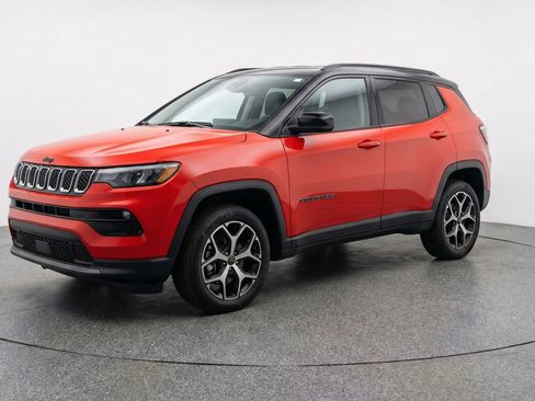 Used 2025 Jeep Compass Limited AWD/4WD image 3