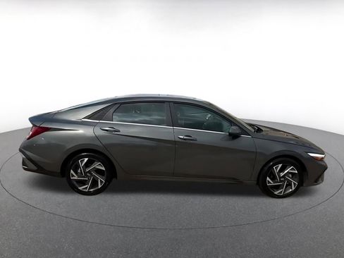 Used 2025 Hyundai Elantra SEL image 16