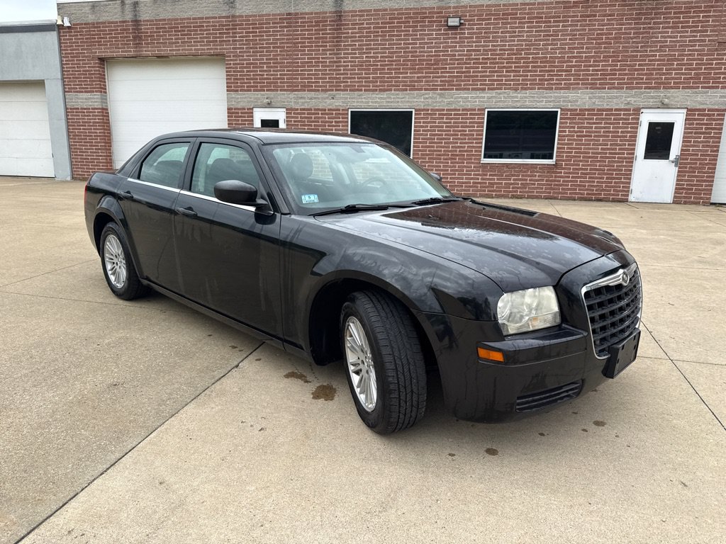 Used 2009 Chrysler 300 LX RWD image 3