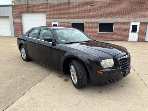 Used 2009 Chrysler 300 LX RWD image 3