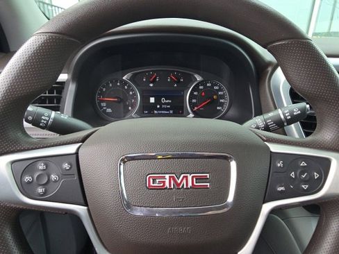 Used 2021 GMC Acadia SLE w/ Driver Convenience Package image 4