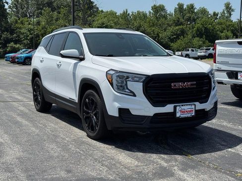 Used 2022 GMC Terrain SLE w/ Driver Convenience Package FWD image 2