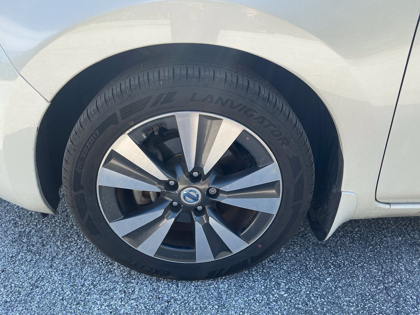Used 2013 Nissan Leaf SL w/ Premium Pkg FWD image 11
