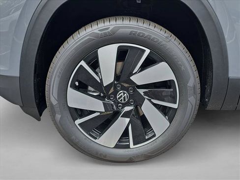 New 2026 Volkswagen Atlas Cross Sport SE FWD image 13