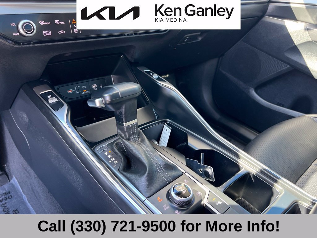 Certified 2024 Kia Sorento S w/ Panoramic Sunroof Package AWD/4WD image 33