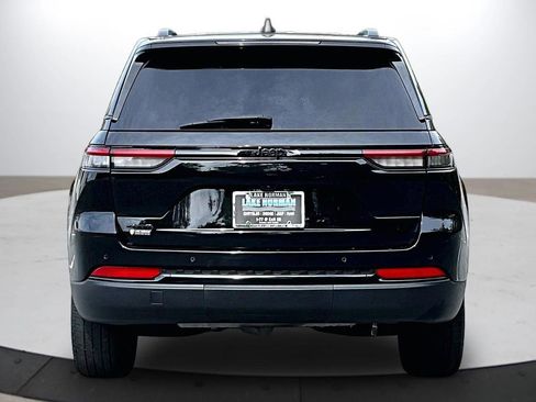Certified 2023 Jeep Grand Cherokee Altitude AWD/4WD image 8