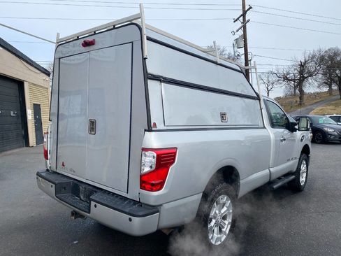Used 2019 Nissan Titan SV w/ SV Convenience Package image 3