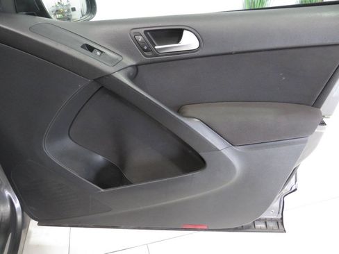 Used 2013 Volkswagen Tiguan S FWD image 17