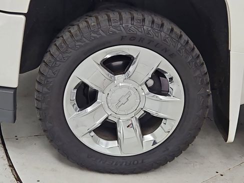 Used 2017 Chevrolet Silverado 1500 LTZ Z71 w/ LTZ Plus Package AWD/4WD image 13