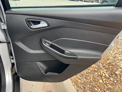Used 2018 Ford Focus SE FWD image 22