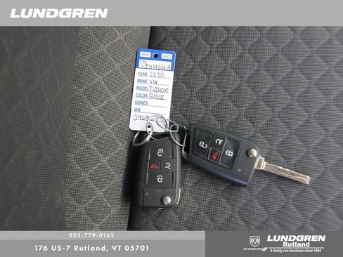 Used 2020 Volkswagen Tiguan S image 32