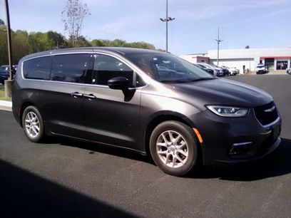 Used 2023 Chrysler Pacifica Touring-L