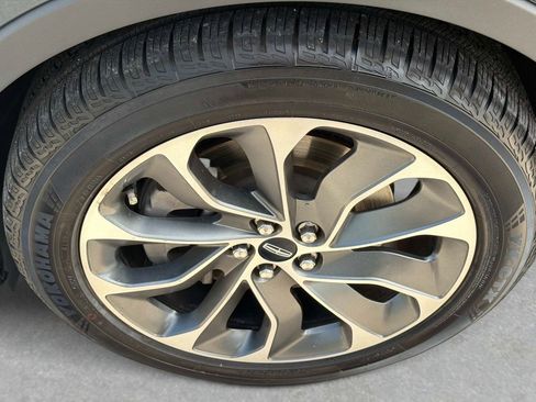 Used 2022 Lincoln Nautilus Reserve w/ Luxury Package FWD image 12