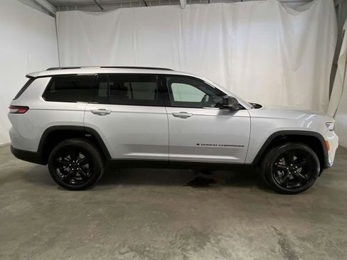 New 2025 Jeep Grand Cherokee L Limited w/ Luxury Tech Group II image 2