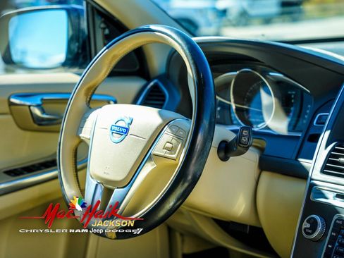Used 2016 Volvo XC60 T5 Premier w/ Proximity Package image 14