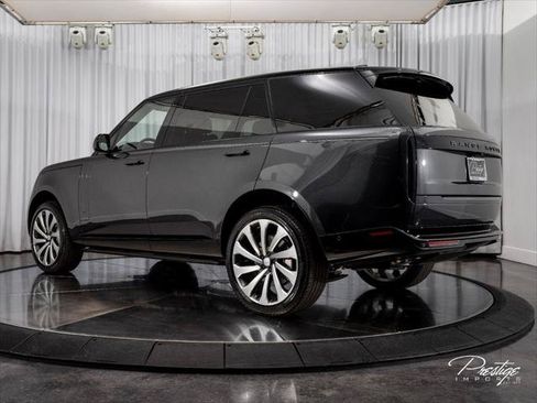 Used 2025 Land Rover Range Rover Long Wheelbase SE AWD/4WD image 9