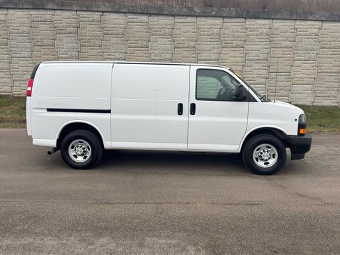 Used 2019 Chevrolet Express 3500 w/ Driver Convenience Package image 2