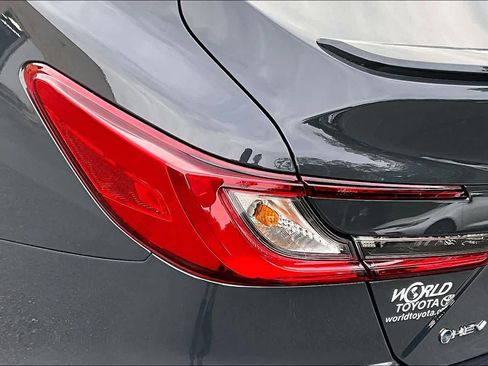 Used 2025 Toyota Camry SE w/ Convenience Package FWD image 28