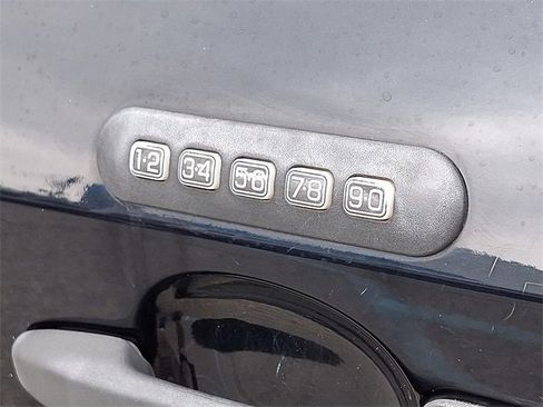 Used 2009 Ford Edge SE image 23