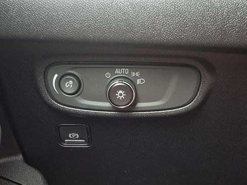 Used 2018 GMC Terrain SLE image 21