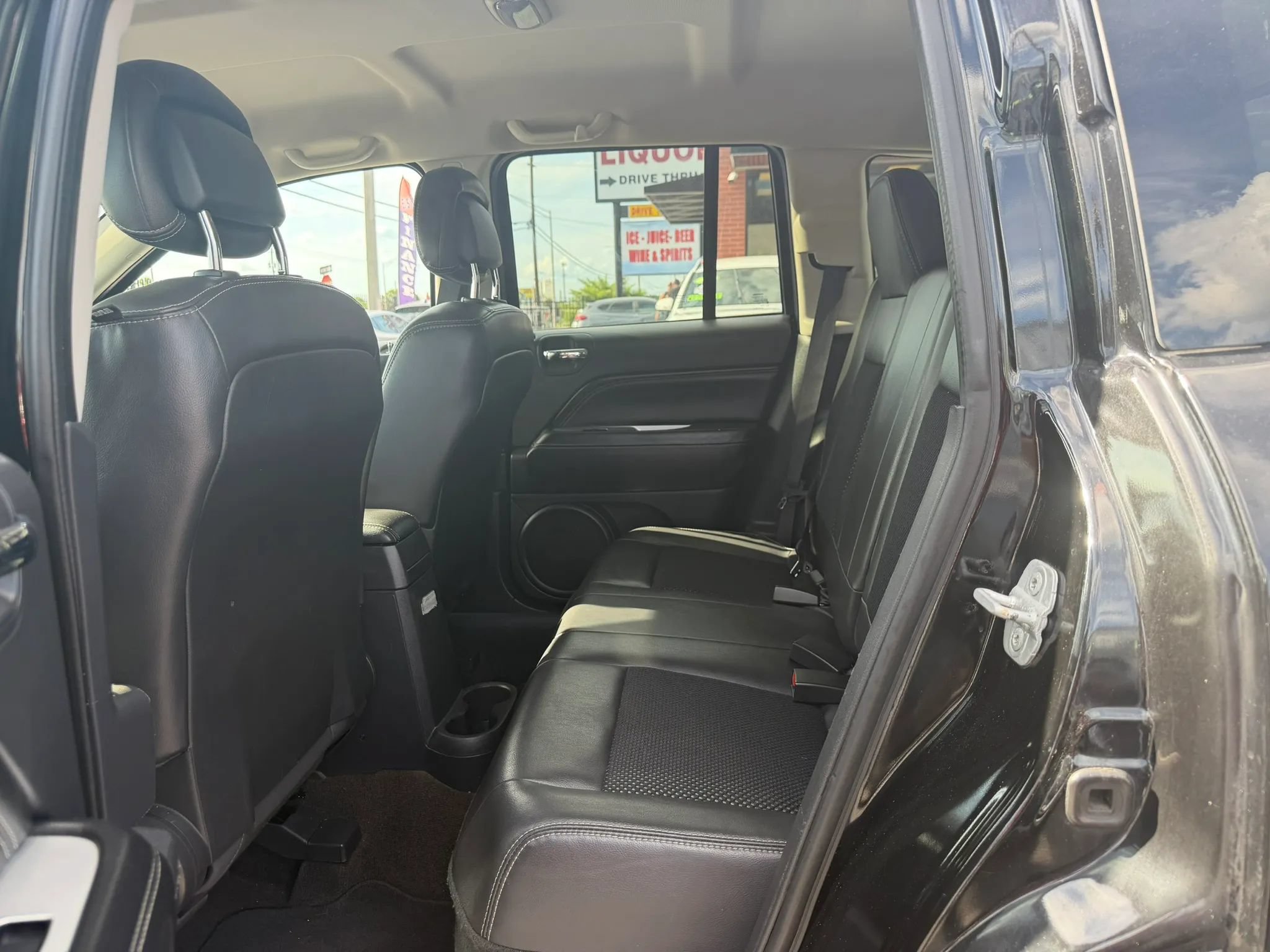 Used 2014 Jeep Compass Latitude FWD image 12
