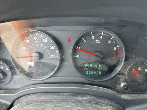 Used 2009 Jeep Compass Sport image 16