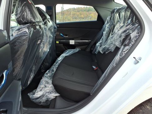 New 2025 Hyundai Elantra SE image 6