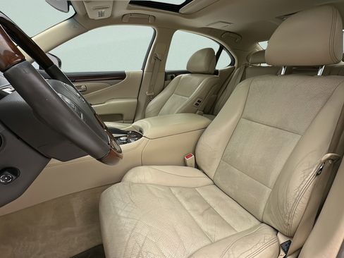 Used 2014 Lexus LS 460 AWD w/ Comfort Package image 23