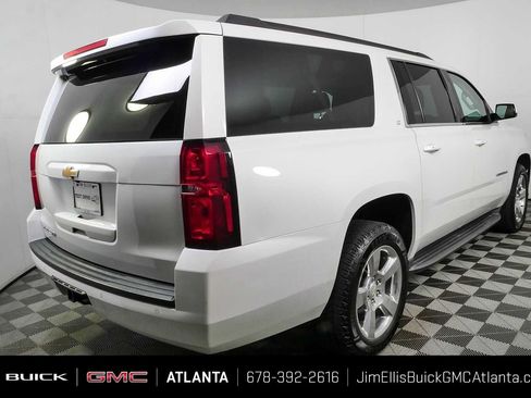 Used 2016 Chevrolet Suburban LT RWD image 3