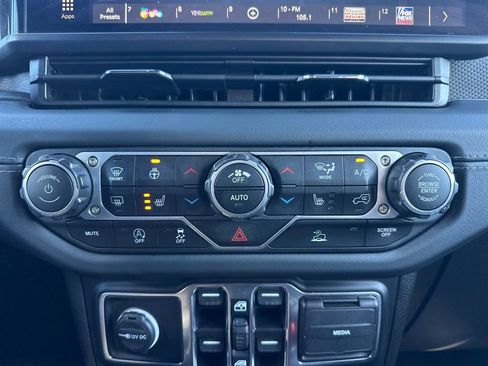 Used 2024 Jeep Wrangler Unlimited Rubicon w/ Convenience Group image 23